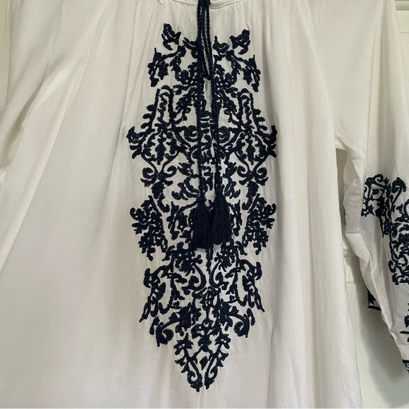 Chic Connection White Navy Embroidered Dress Bell Sleeve Size Medium, NWT - Picture 4 of 11